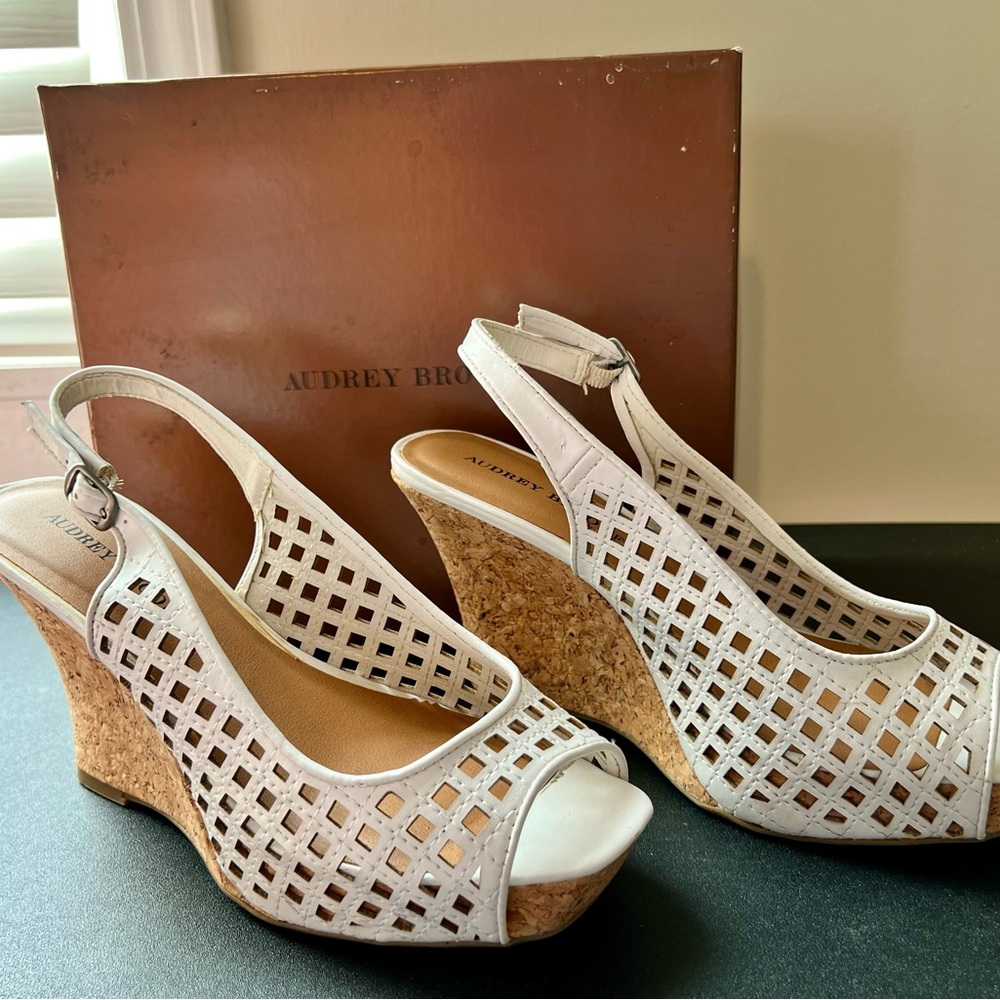 Audrey Brooke - white size 8